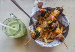 Vegetable skewers with fries and a greens smoothie
